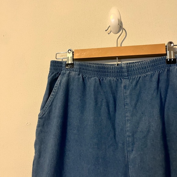 Koret Vintage 2 pc Denim Floral Embroidered Button Down & Capri Set - Large - Picture 11 of 13